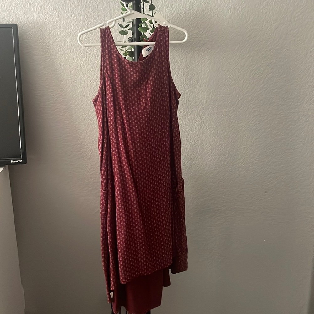 Old navy, juniors size M (8), maroon with small flower print